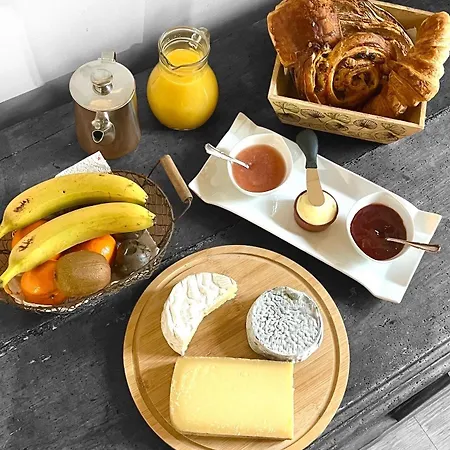 Le Clos Des Tilleuls Couette-café La Vendelée
